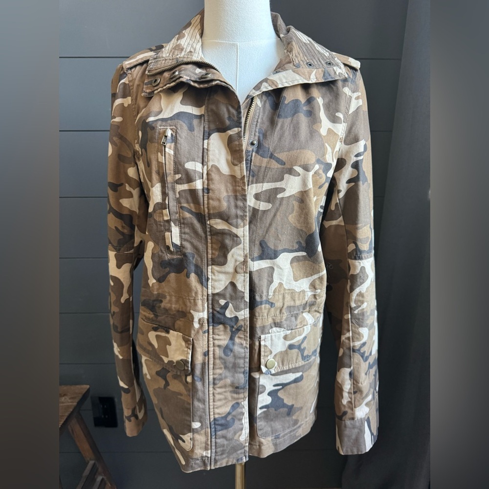 Love Tree Camouflage Jacket Brown Earth Tones, Snap & Zip up, Gathered Waistline